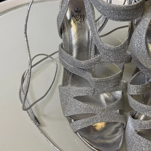 Kate and Mel GLAMOROUS Shimmering Silver Scrappy Heels - Picture 3 of 5